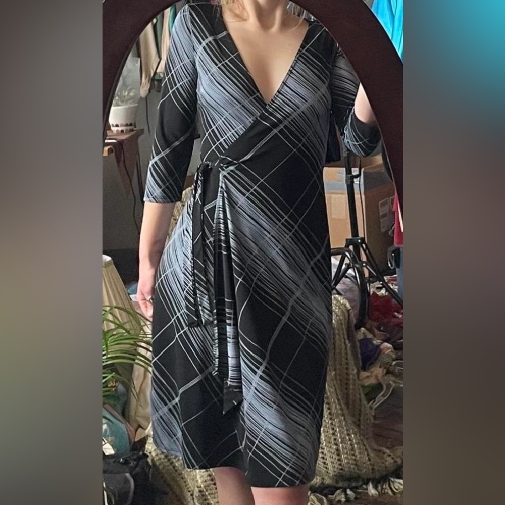 BCBGMaxAzria Paris Black & Baby Blue Geometric 3/4 Sleeve Wrap Dress - Large
